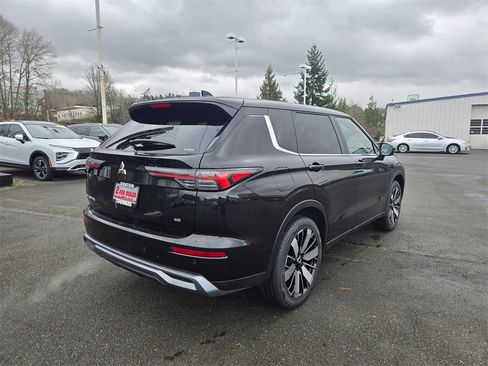 New 2026 Mitsubishi Outlander SE image 4