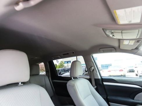 Used 2014 Toyota Highlander LE image 49