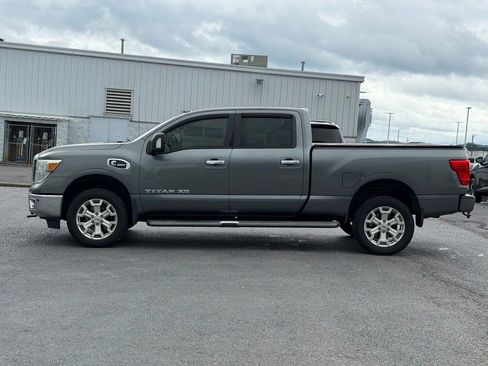 Used 2016 Nissan Titan SV RWD image 8