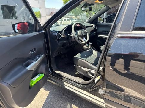 Used 2020 Nissan Kicks SR w/ SR Premium Package FWD image 9