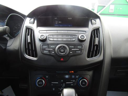 Used 2018 Ford Focus SE FWD image 16