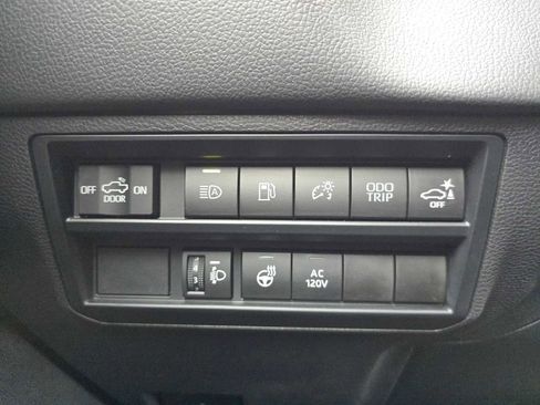 Used 2024 Toyota Tundra Limited AWD/4WD image 31