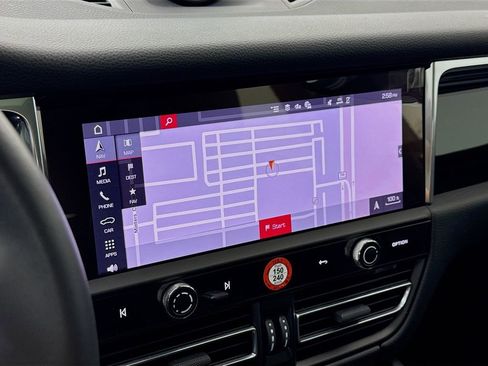 Certified 2025 Porsche Macan image 20