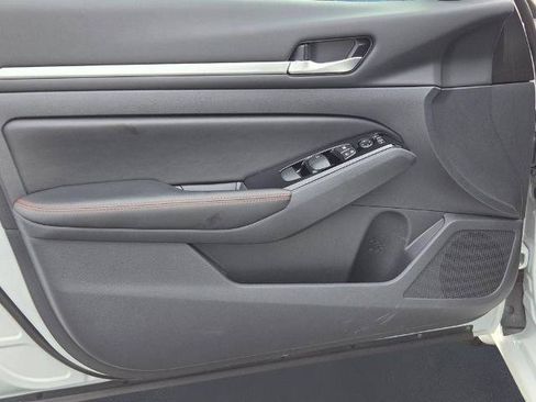 Certified 2025 Nissan Altima 2.5 SR AWD/4WD image 12