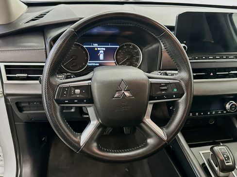 Used 2024 Mitsubishi Outlander SE image 18