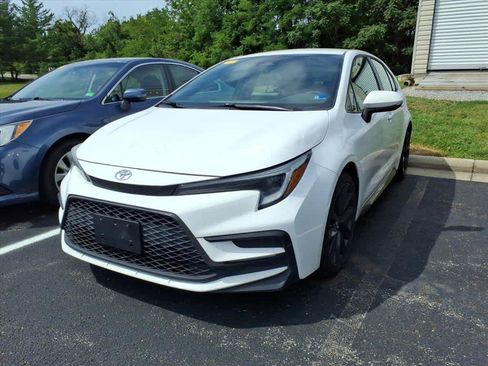 Used 2023 Toyota Corolla SE FWD image 3