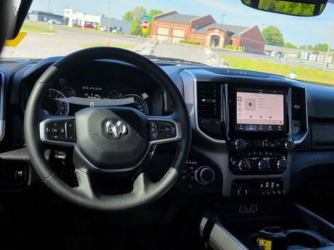 Used 2025 RAM 1500 Big Horn AWD/4WD image 35