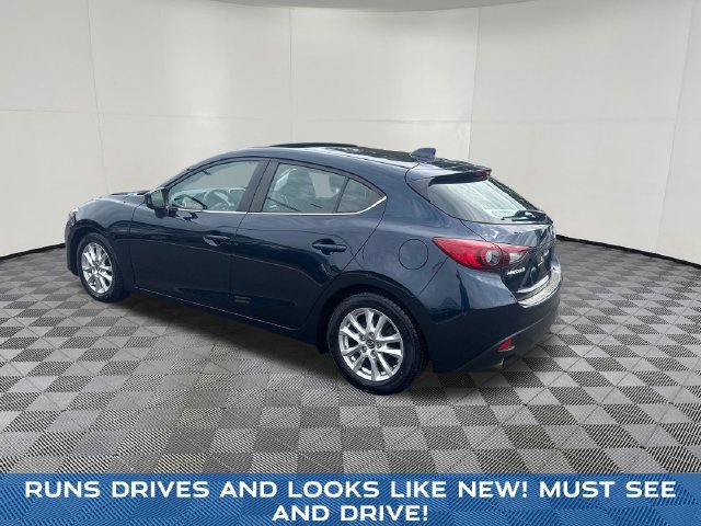Used 2016 MAZDA MAZDA3 i Touring w/ Popular Equipment Package FWD image 4