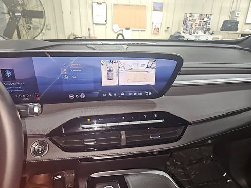 Certified 2025 Buick Enclave Sport Touring image 15