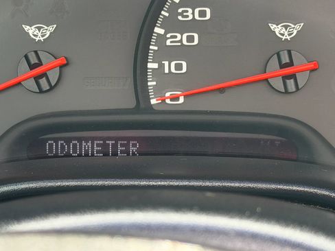 Used 2002 Chevrolet Corvette Coupe w/ Preferred Equipment Group2 image 18