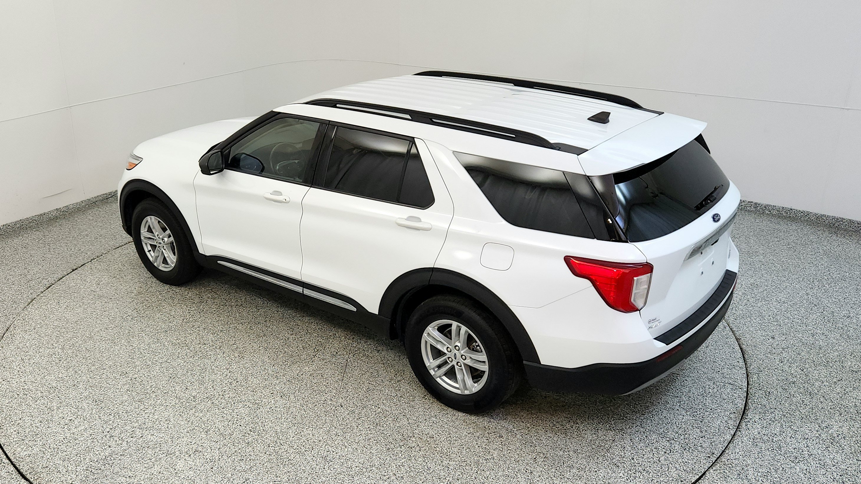 Used 2023 Ford Explorer XLT w/ Equipment Group 202A AWD/4WD image 15