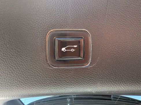 Used 2022 Chevrolet Traverse Premier AWD/4WD image 27