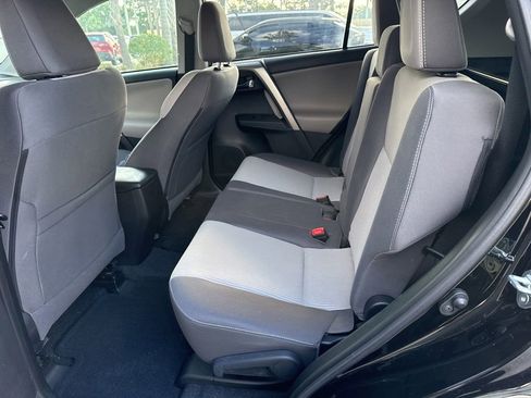 Used 2015 Toyota RAV4 XLE FWD image 5