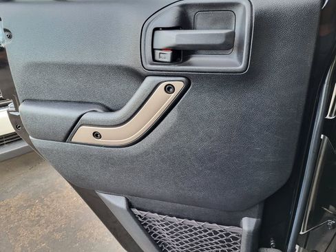 Used 2016 Jeep Wrangler Unlimited Sahara image 20