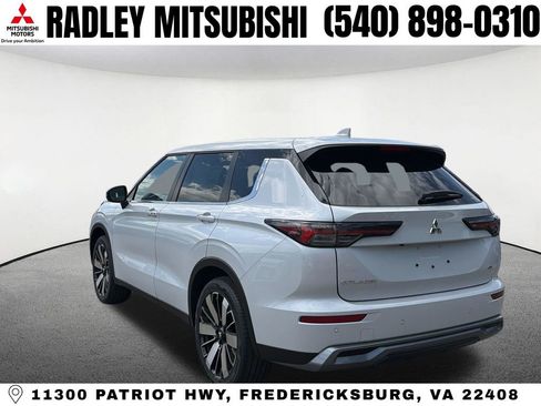 New 2026 Mitsubishi Outlander SE image 16