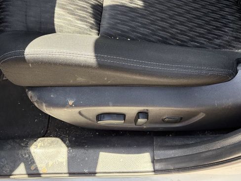 Used 2018 Nissan Rogue SV FWD image 7