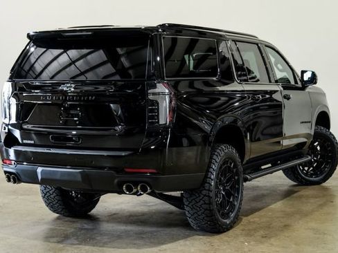 Used 2026 Chevrolet Suburban Z71 w/ Comfort Package AWD/4WD image 6