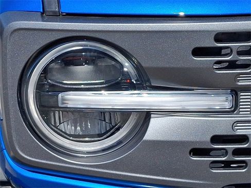 Used 2025 Ford Bronco Badlands image 9