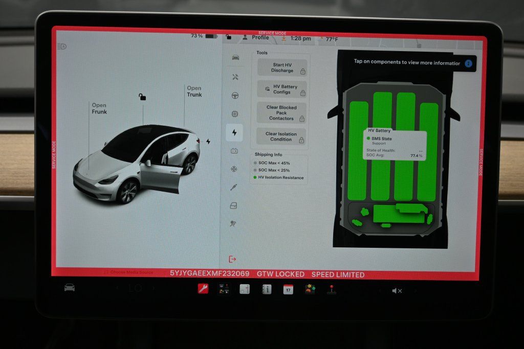 Used 2021 Tesla Model Y Long Range AWD/4WD image 23