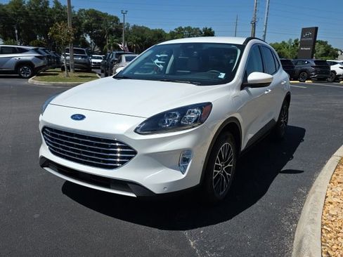 Used 2021 Ford Escape Titanium FWD image 2