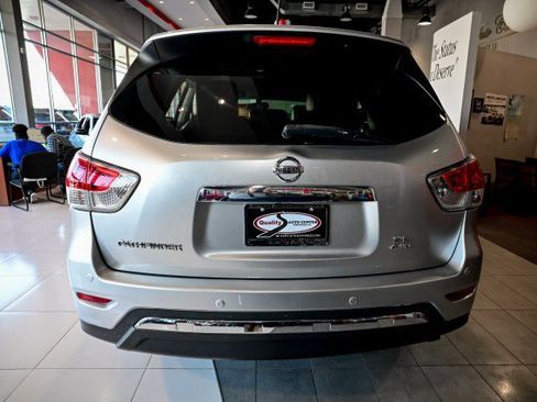 Used 2014 Nissan Pathfinder SL w/ SL Tech Package AWD/4WD image 6