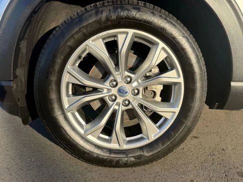 Used 2023 Ford Explorer Limited AWD/4WD image 9