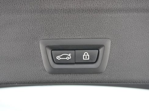 Used 2022 BMW X6 M50i w/ Executive Package image 27