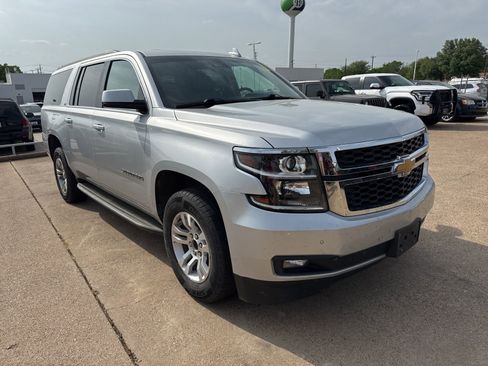 Used 2018 Chevrolet Suburban LT image 1