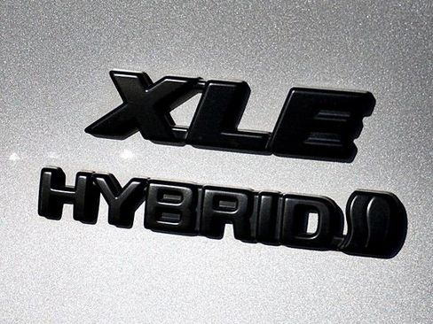 Used 2021 Toyota RAV4 XLE AWD/4WD image 10