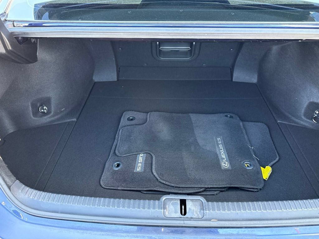 Used 2021 Lexus ES 300h w/ Accessory Package FWD image 12