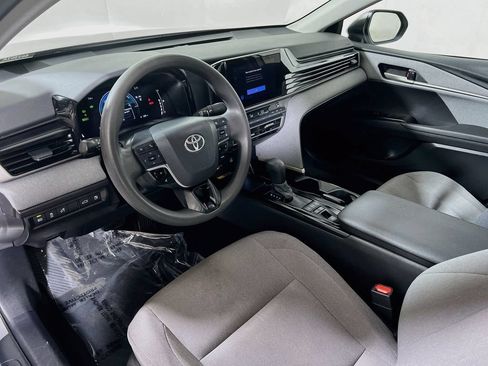Used 2025 Toyota Camry LE AWD/4WD image 9