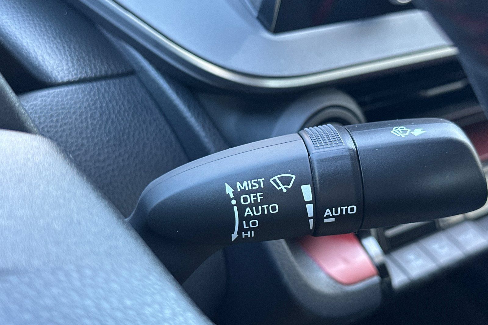 Certified 2026 Toyota Prius Plug-In Hybrid FWD image 40