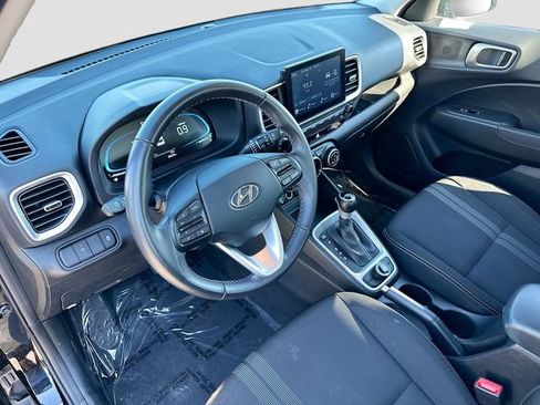 Used 2025 Hyundai Venue SEL FWD image 9