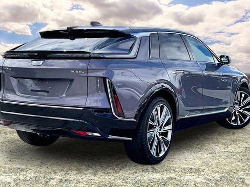 Used 2025 Cadillac Lyriq Luxury w/ LPO, Floor Liner Package AWD/4WD image 5
