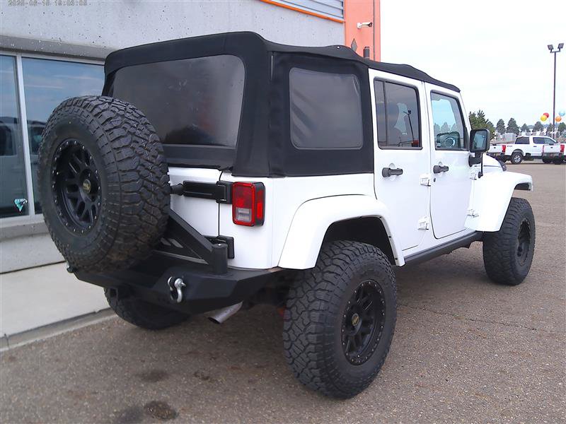 Used 2015 Jeep Wrangler Unlimited Sahara AWD/4WD image 3