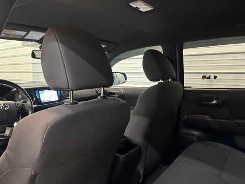 Used 2018 Toyota Tacoma TRD Sport image 24