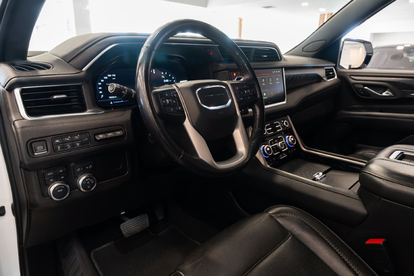 Used 2022 GMC Yukon Denali AWD/4WD image 11
