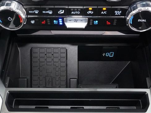 Used 2025 Ford F250 Platinum w/ FX4 Off-Road Package AWD/4WD image 21