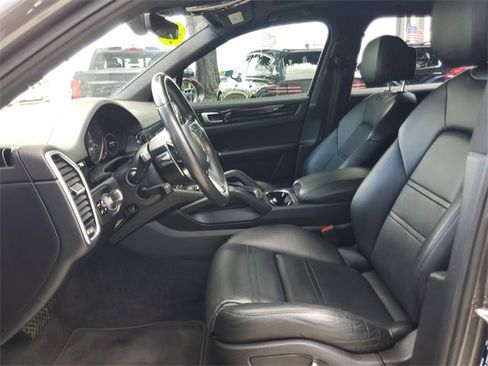Used 2019 Porsche Cayenne image 16