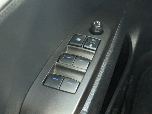 Used 2022 Toyota Camry SE image 18