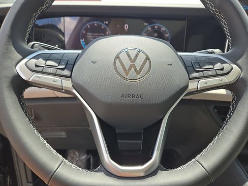 New 2026 Volkswagen Tiguan SE FWD image 25