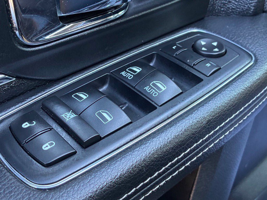 Used 2017 RAM 1500 Laramie w/ Convenience Group AWD/4WD image 19