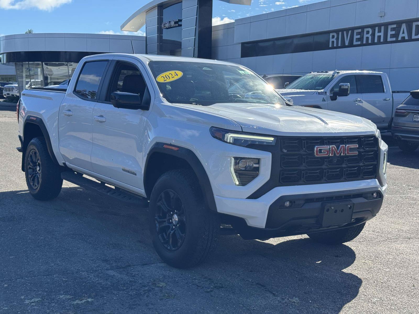 Used 2024 GMC Canyon Elevation w/ Elevation Premium Package AWD/4WD image 2