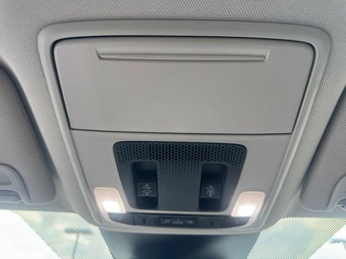 Used 2025 Honda Pilot Touring image 18