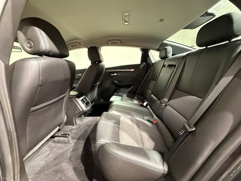 Used 2019 Chevrolet Impala LT FWD image 17