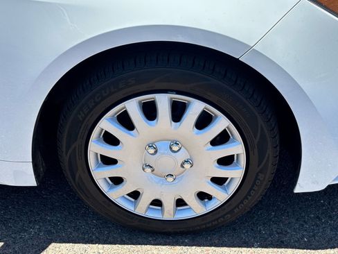 Used 2023 Toyota Corolla LE FWD image 8
