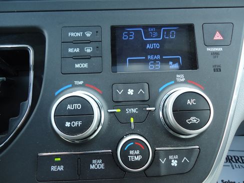 Used 2015 Toyota Sienna XLE Premium AWD/4WD image 19