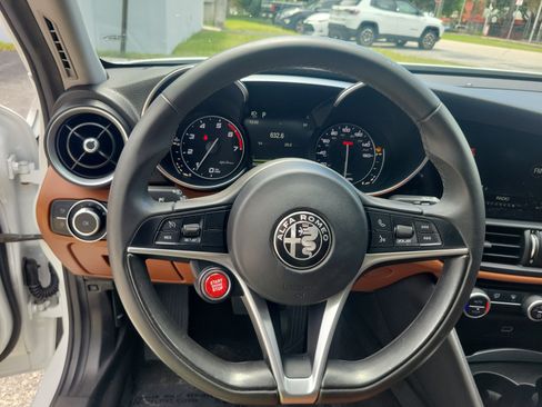 Used 2017 Alfa Romeo Giulia RWD image 21