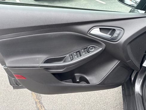 Used 2015 Ford Focus SE FWD image 15