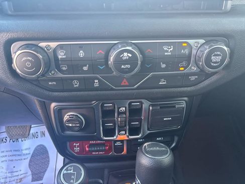 New 2025 Jeep Gladiator Willys image 13